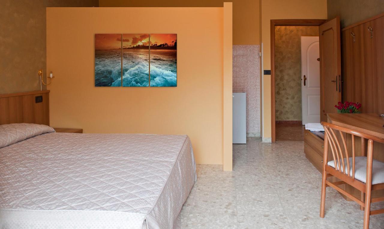Hotel La Lanterna Silvi Marina Esterno foto