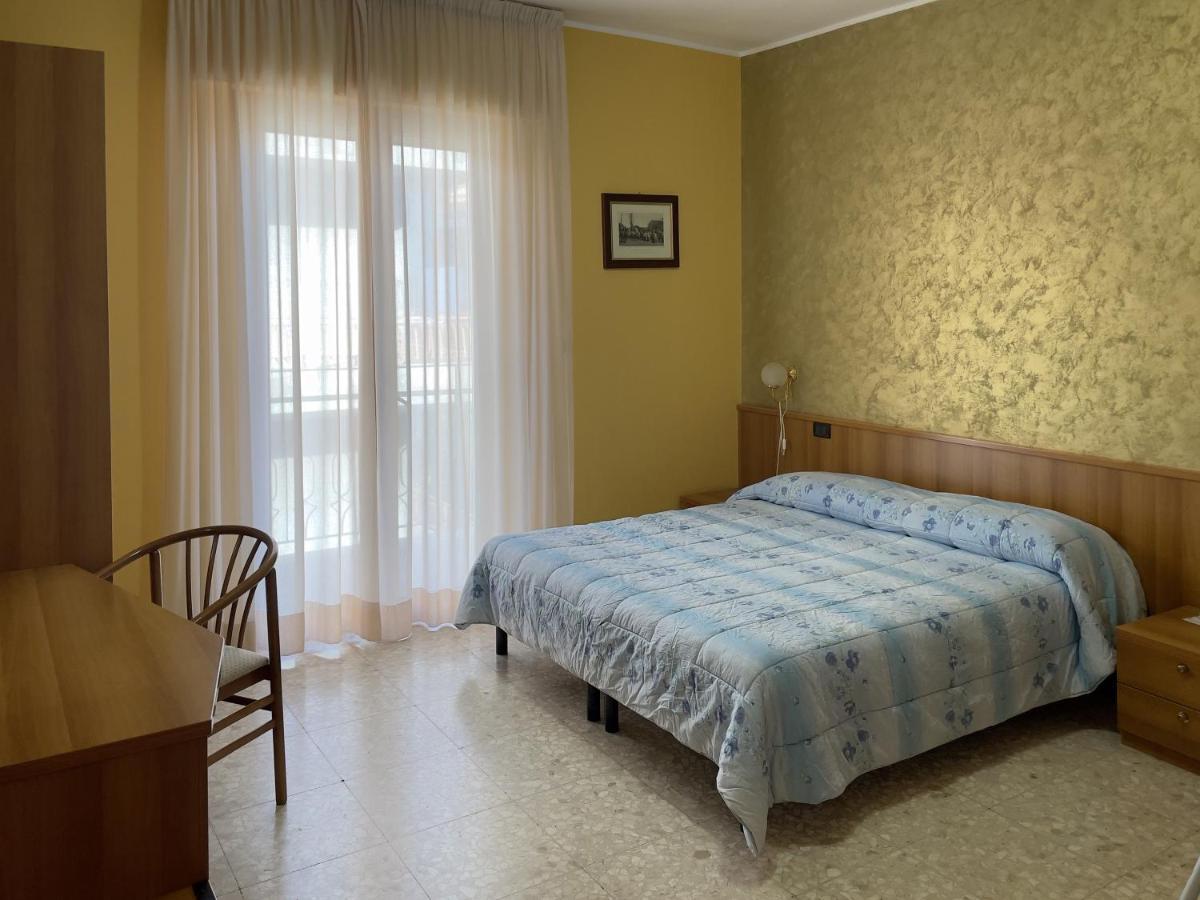 Hotel La Lanterna Silvi Marina Esterno foto