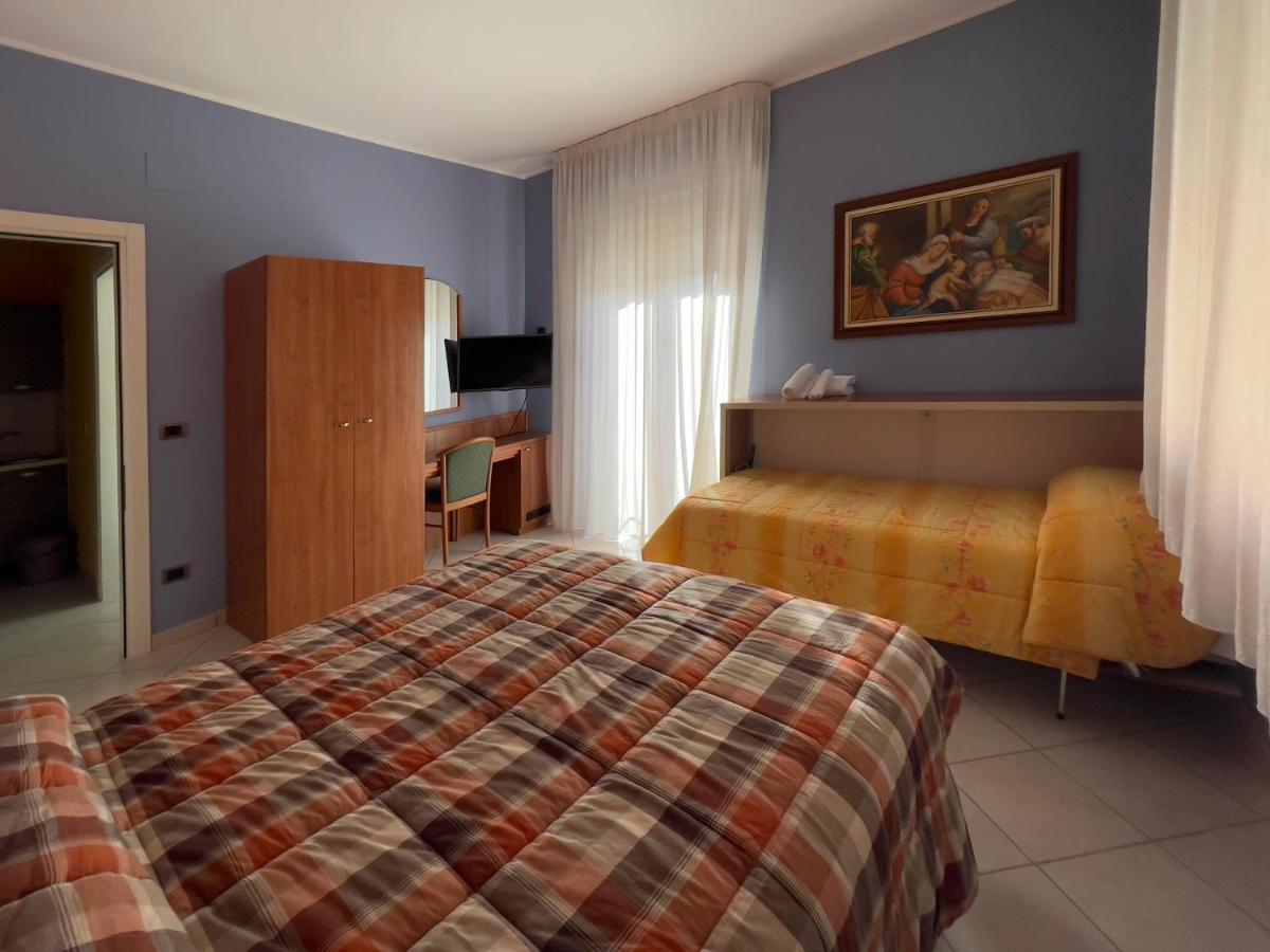Hotel La Lanterna Silvi Marina Esterno foto