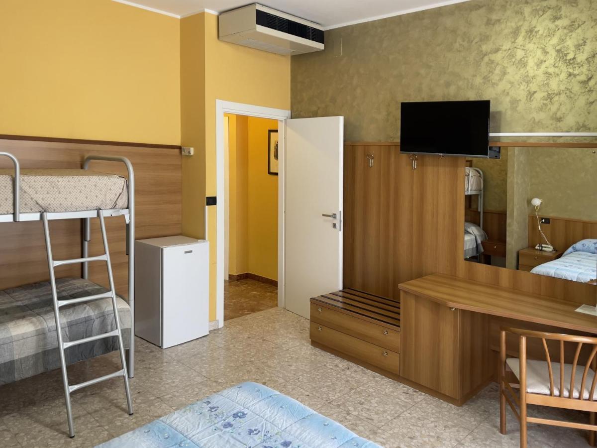 Hotel La Lanterna Silvi Marina Esterno foto