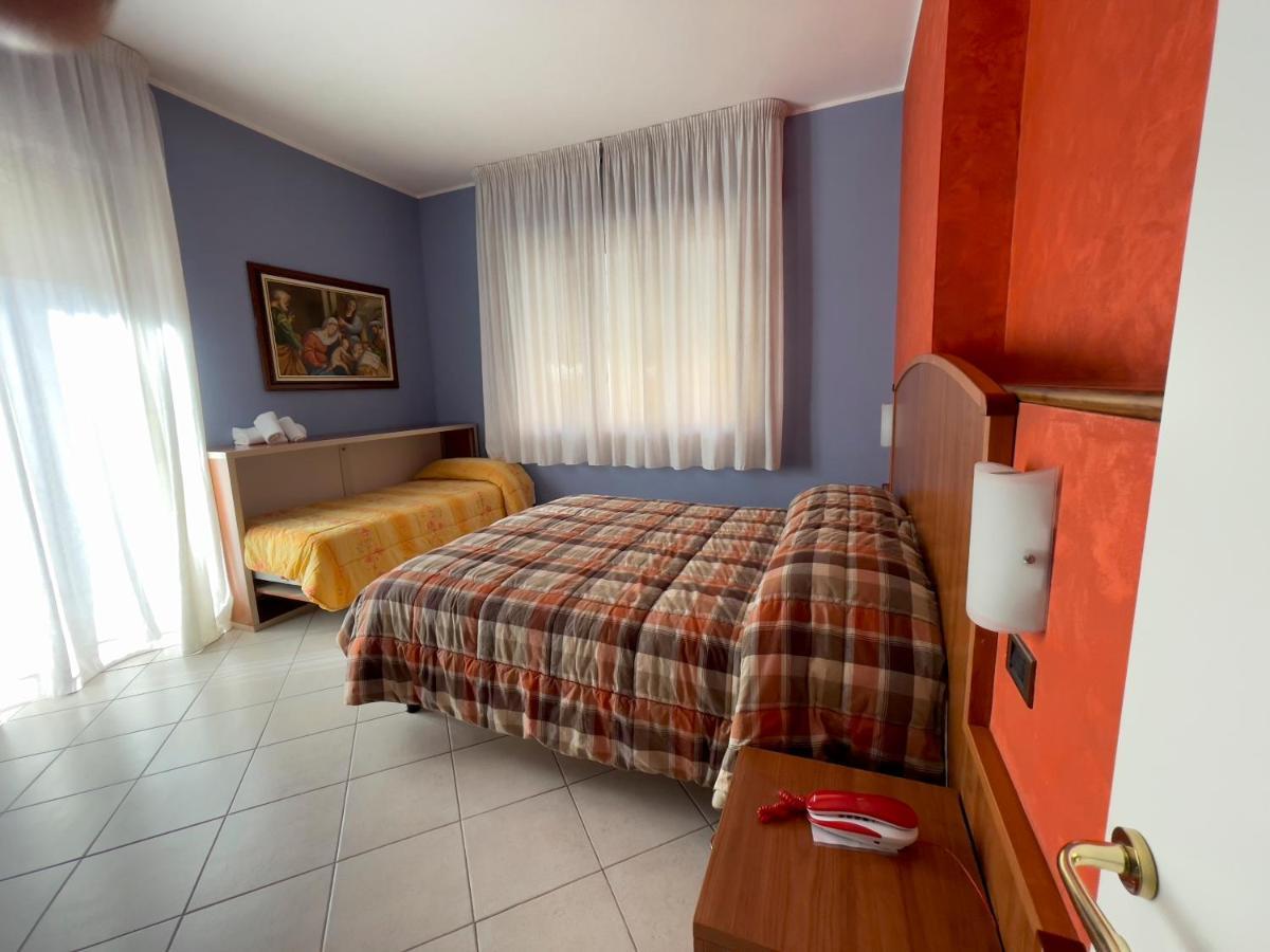 Hotel La Lanterna Silvi Marina Esterno foto