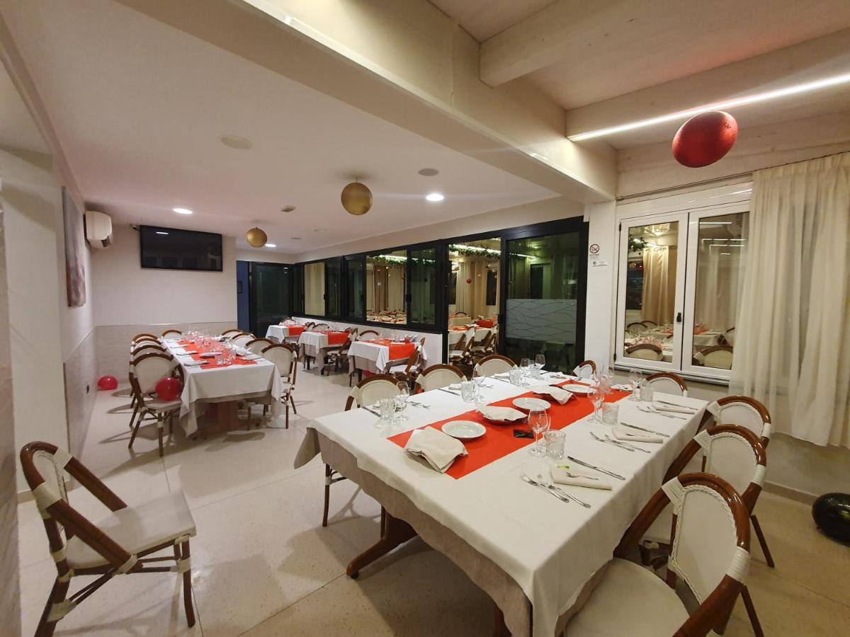 Hotel La Lanterna Silvi Marina Esterno foto
