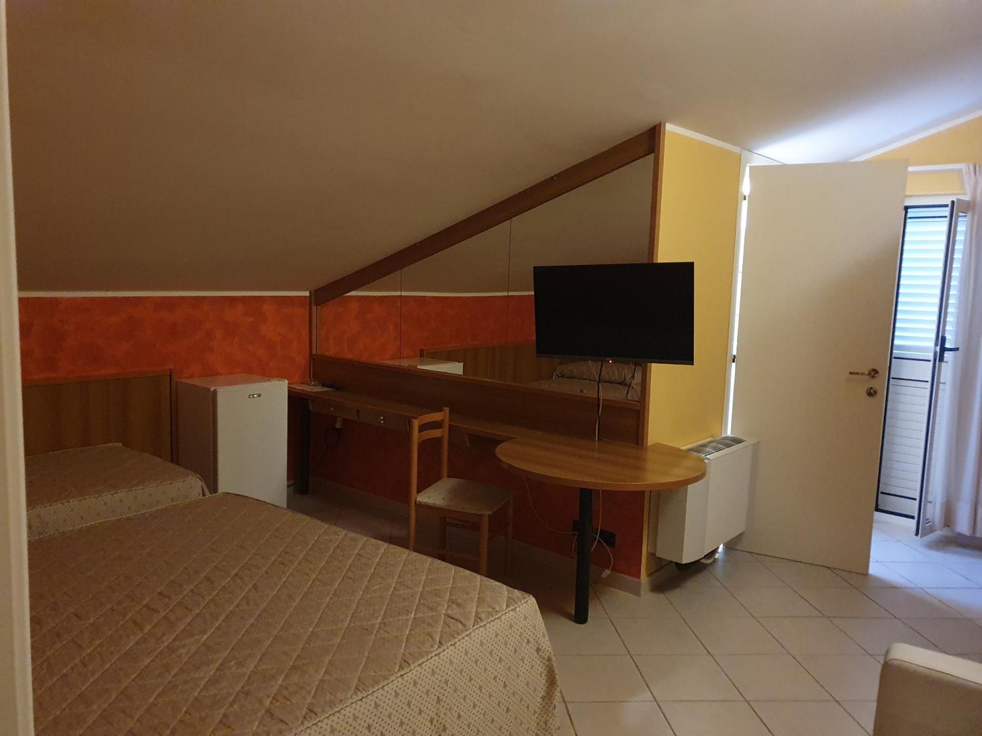 Hotel La Lanterna Silvi Marina Esterno foto