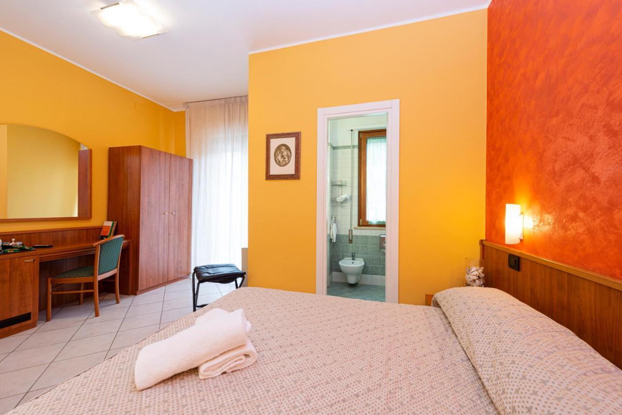 Hotel La Lanterna Silvi Marina Esterno foto