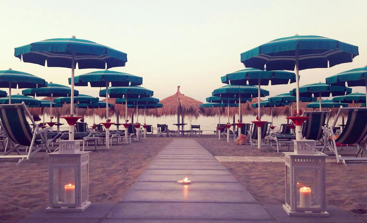 Hotel La Lanterna Silvi Marina Esterno foto